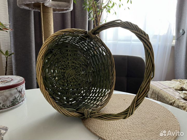 Корзина плетеная с ручкой круглая
