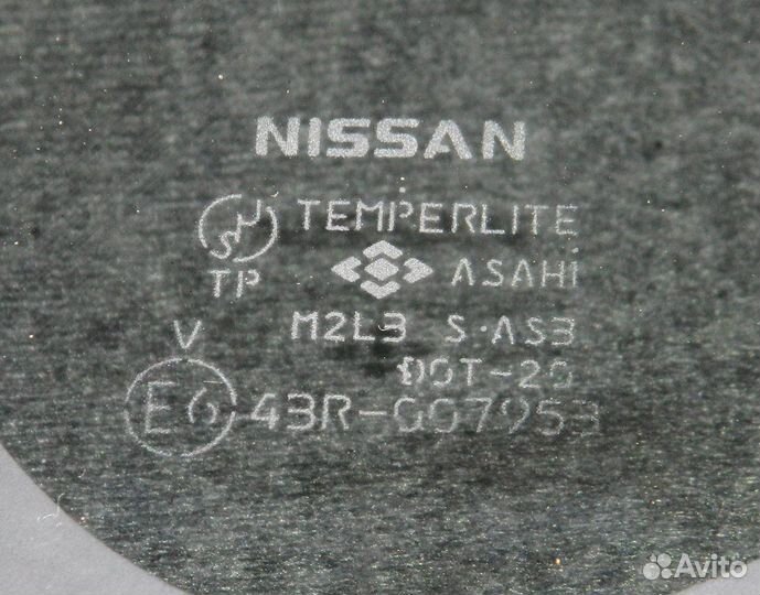 Стекло кузова неподвижное правое Nissan Murano Z50