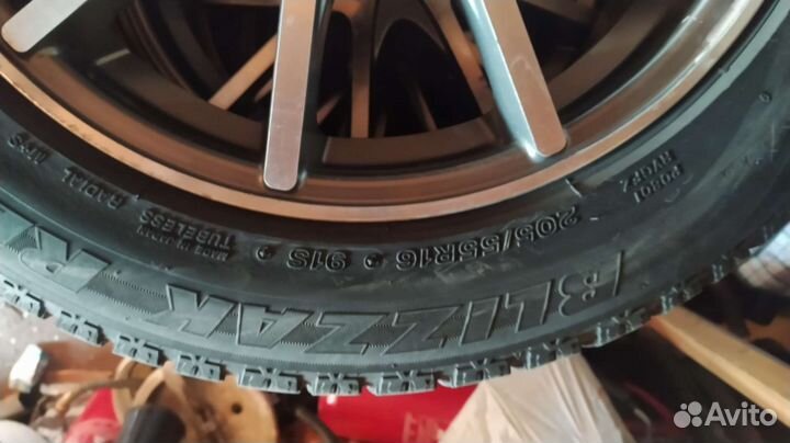 Bridgestone Blizzak Revo GZ 205/55 R16
