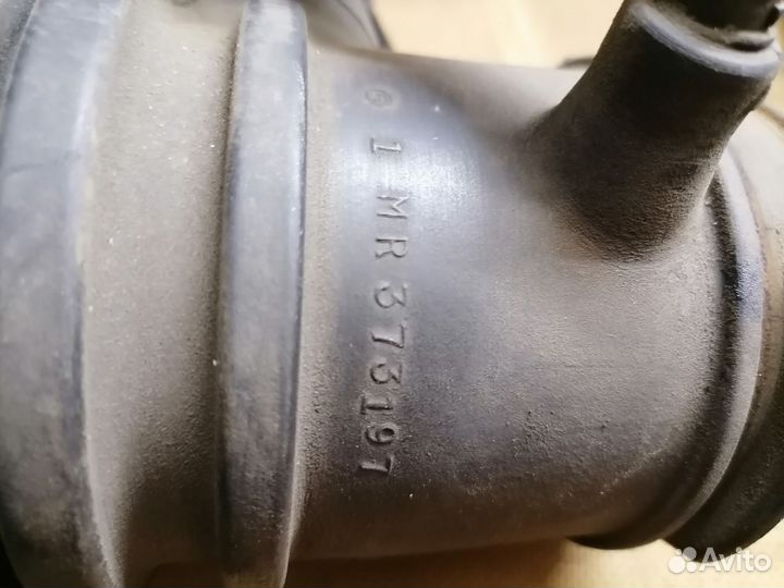 Патрубок воздушного фильтра Mitsubishi Galant 8