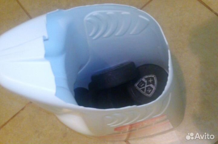 Хоккейные гайбы в канистре