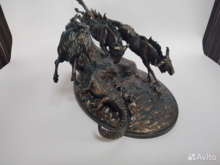 Статуэтка Статуя Охота нильского крокодила на гну