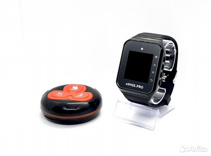 Кнопка вызова официанта в кафе и часы пейджер