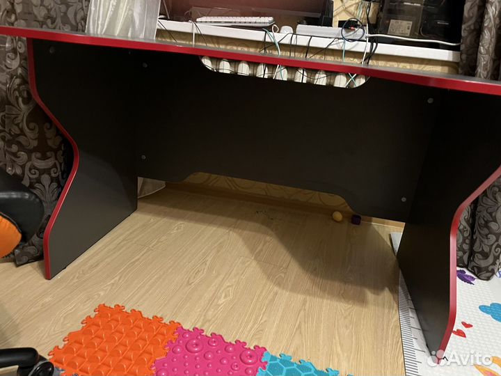 Стол компьютерный