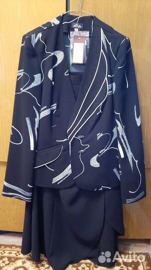 Костюм женский юбка и пиджак