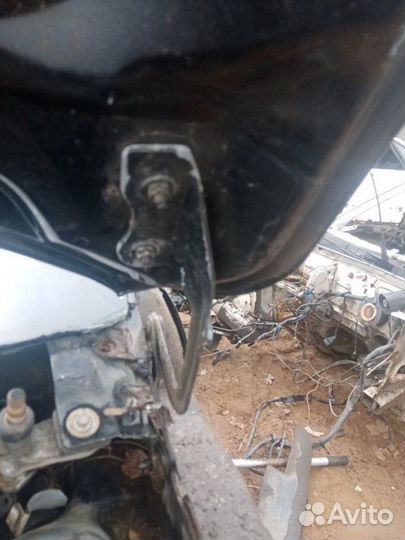 Петля капота Ford Focus 2008