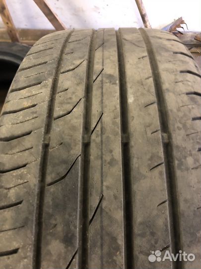 Continental ContiPremiumContact 2 215/55 R17 94V