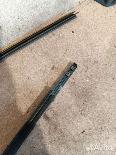 Уплотнитель стекла правый Opel Astra H GTC