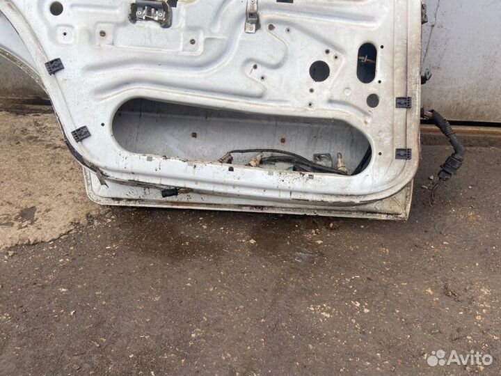 Дверь задняя левая Ford Scorpio лифтбек BRE 1989