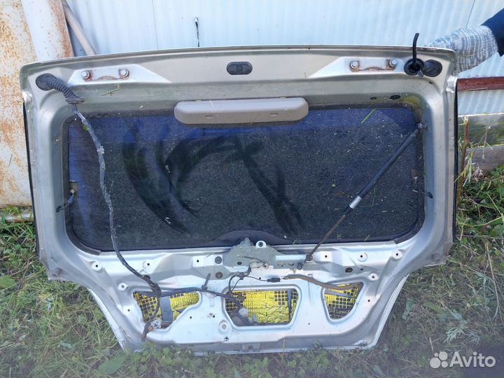 Задняя дверь Subaru impreza