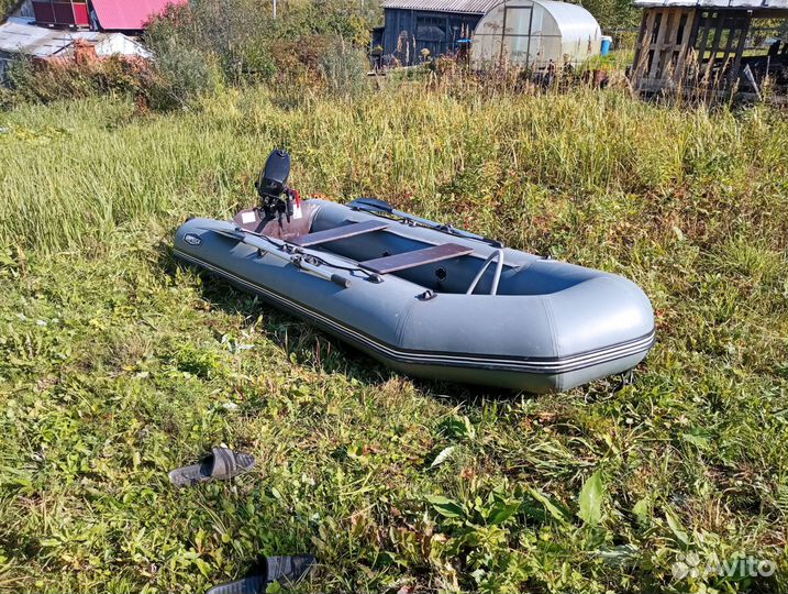Лодка с мотором