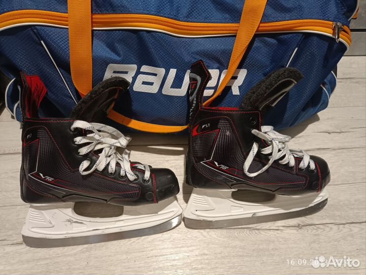 Коньки хоккейные