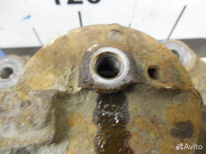 Суппорт передний правый Corolla E15 2006-2013