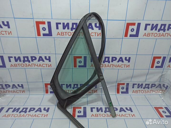 Стекло двери передней правой (форточка) Peugeot 30