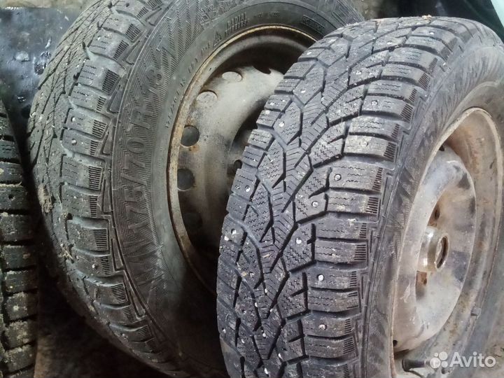 R13 Yokohama Ice Guard Stud IG55 175/70, PCD 4x100 DIA 58