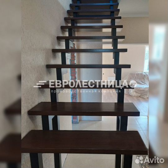 Лестница в дом металлическая