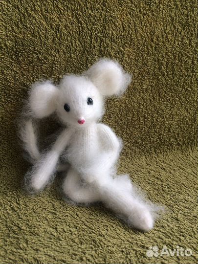 Заяц в пальто. Брошь и мышка