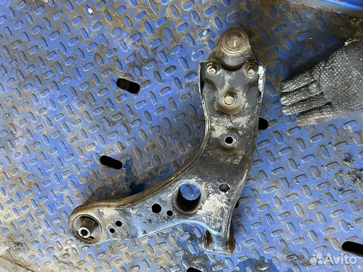 Рычаг передний Toyota Verso левый руль