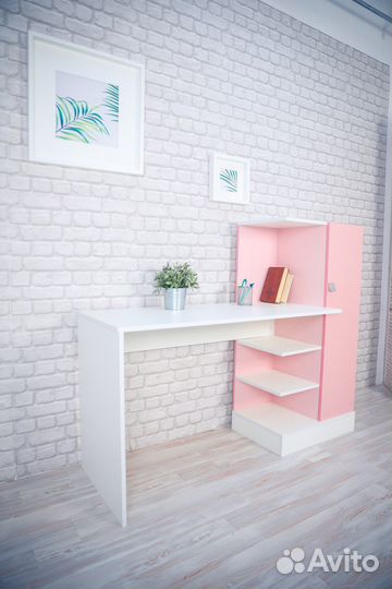 Стол письменный с пеналом для школьника