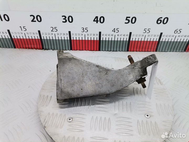 Кронштейн двигателя Volkswagen Golf 3 1997