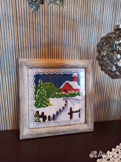 Картины для интерьера. Вышивка крестом, краски