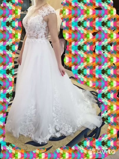 Свадебное платье со шлейфом