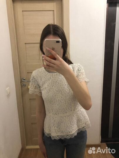 Джинсы, свитер и блузка