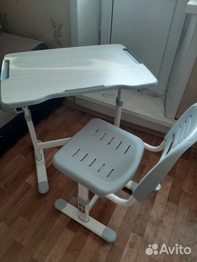 Комплект fundesk растущая детская парта и стул