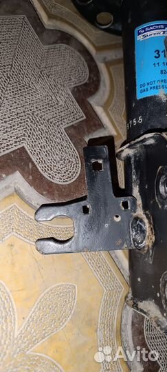 Стойка амортизатора, пружины задние