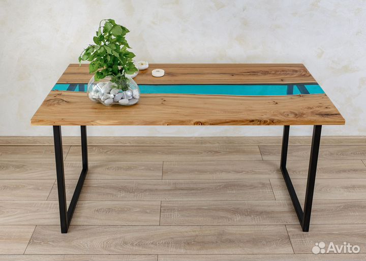 Стол «Река» из слэба карагача и эпоксидной смолы