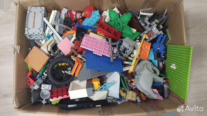 Продам детали Лего большая коробка