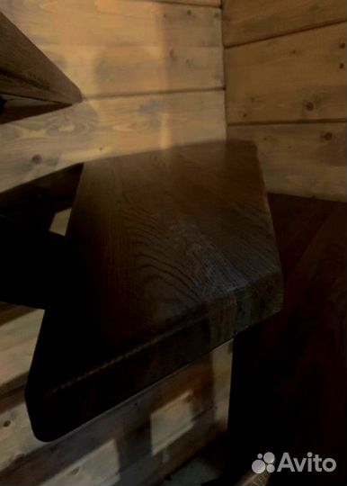 Лестница на металлокаркасе закрытого типа