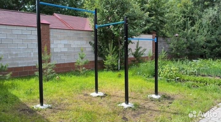 Уличный турник для всей семьи можно и качели