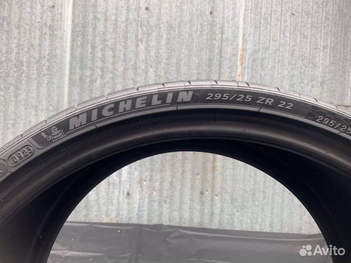 Michelin Pilot Sport 4 S 295/25 R22 и 255/30 R22 97Y