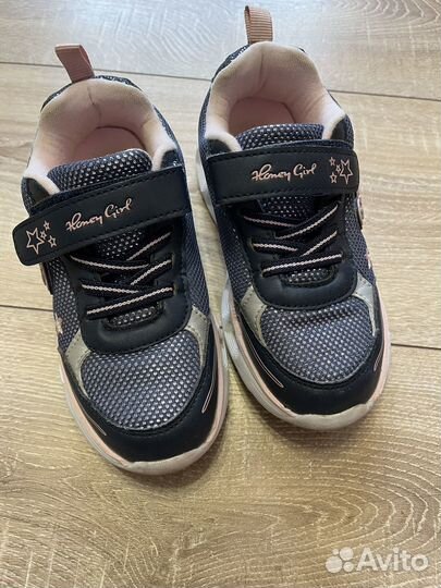 Кроссовки для девочки 28, 30
