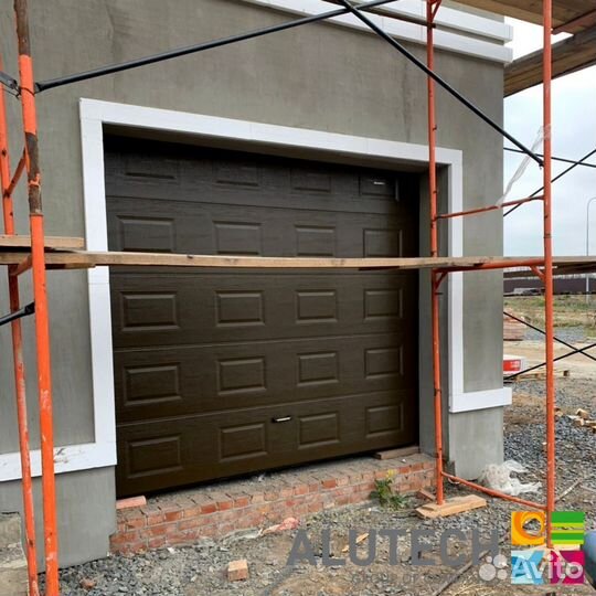 Секционные ворота alutech