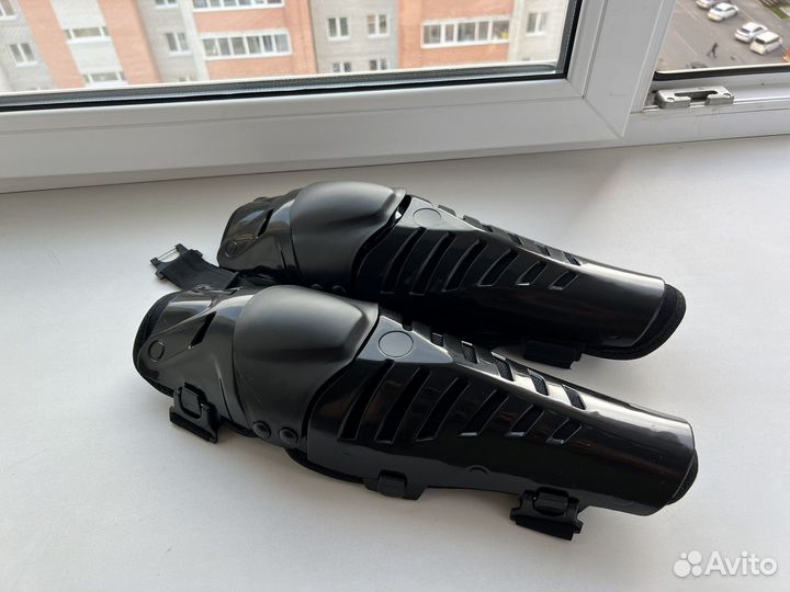 Мотонаколенники