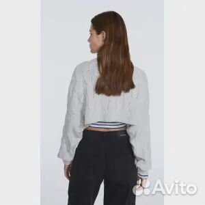 Укороченный свитер вязки косами Stradivarius