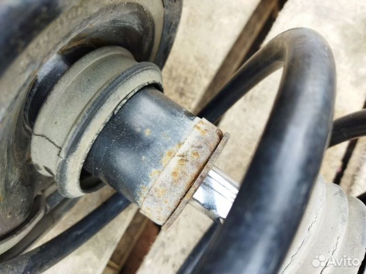 Стойка передняя левая Toyota Caldina ST246 3sgte