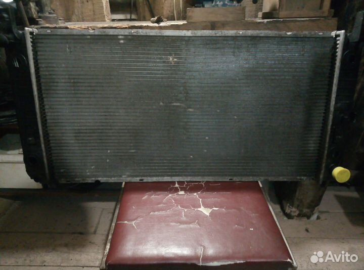 Радиатор Шевроле Тахо 900