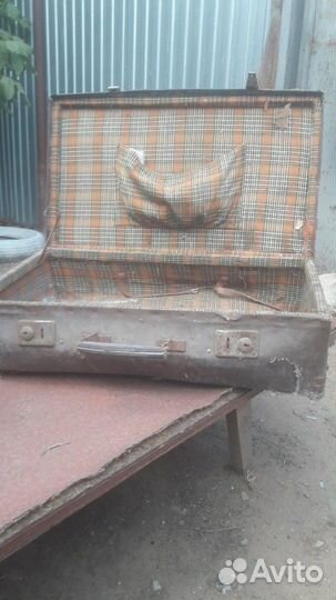 Продаю два чемодана под реставрацию