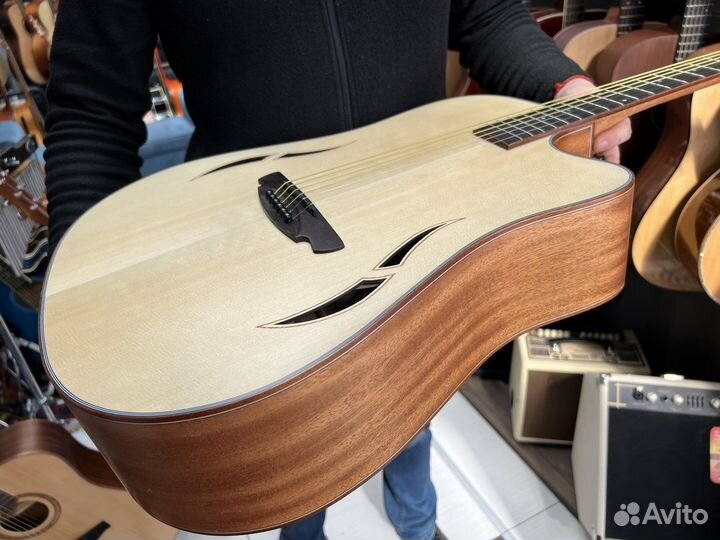 Акустическая гитара