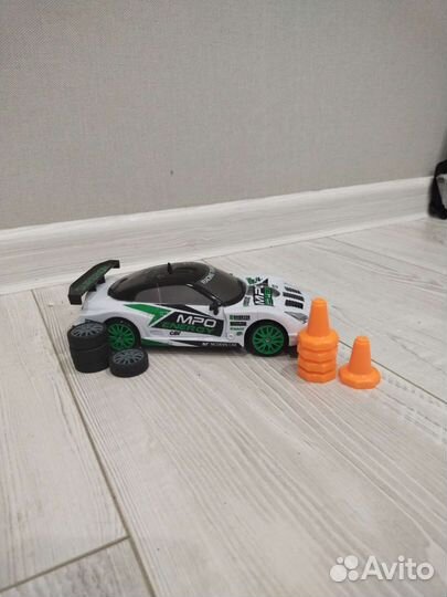 Машинка на пульте управления
