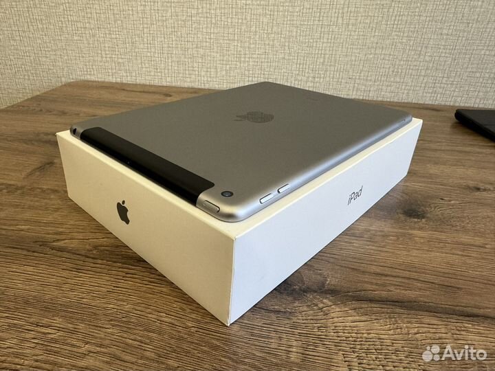 iPad (5-го поколения) 2017 32GB Space Gray