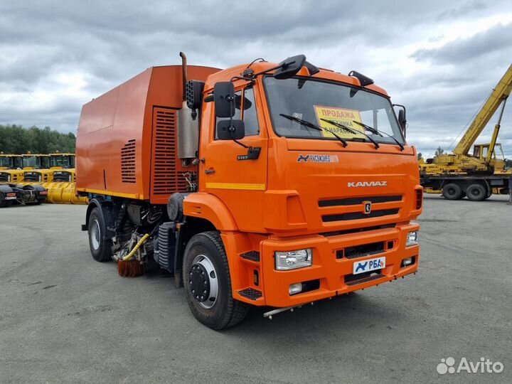 Ко-318Д на шасси Камаз-53605 вакуумная подметально