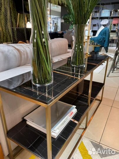 Консоль в наличии