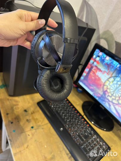 Компьютер с монитором и периферией