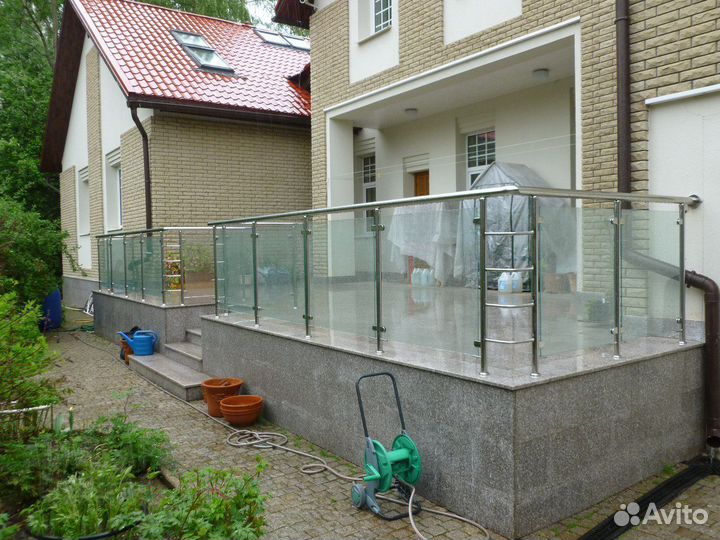 Стеклянное ограждение для балкона