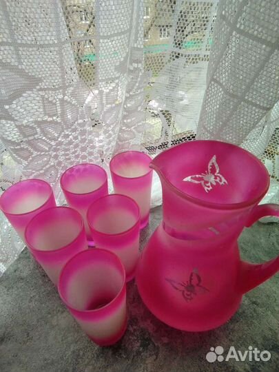 Кувшин и 6 бокалов для сока из цветного стекла