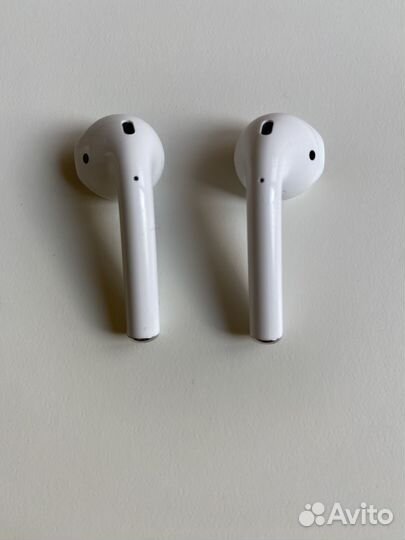 Apple Airpods 2 оригинал б/у + 2 чехла